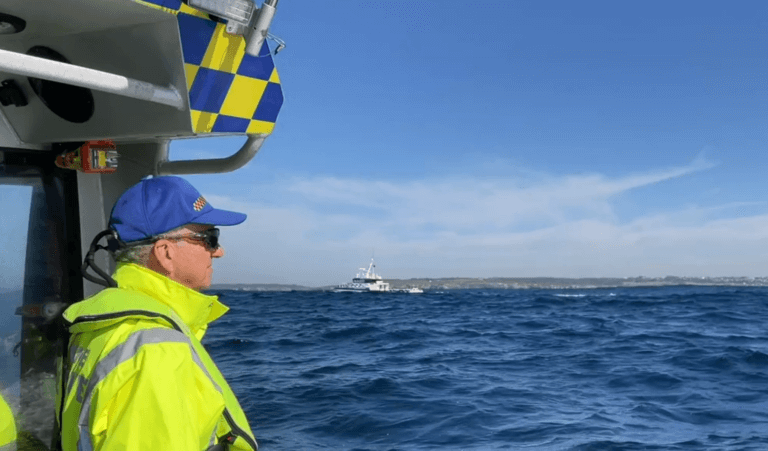 hacking resources Images High Quality Grahic Marine Rescue NSW volunteers search for man missing off Little Bay ...